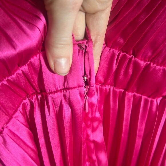 Jessica Simpson Pink dress with V-Neck and Ruched Bust - Picture 7 of 7